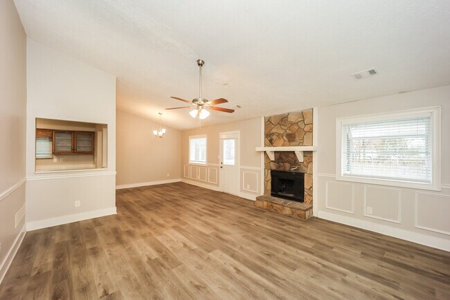 Building Photo - 9453 Forest Knoll Dr