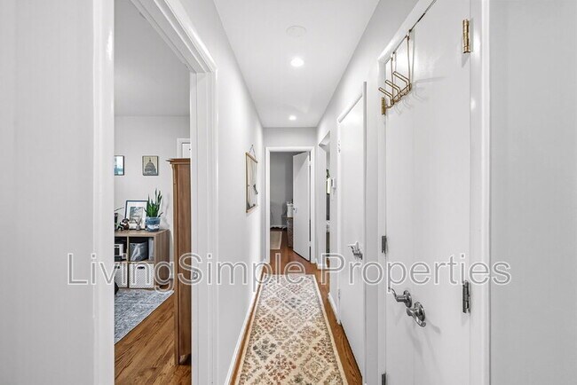 Building Photo - 422 Eisner St