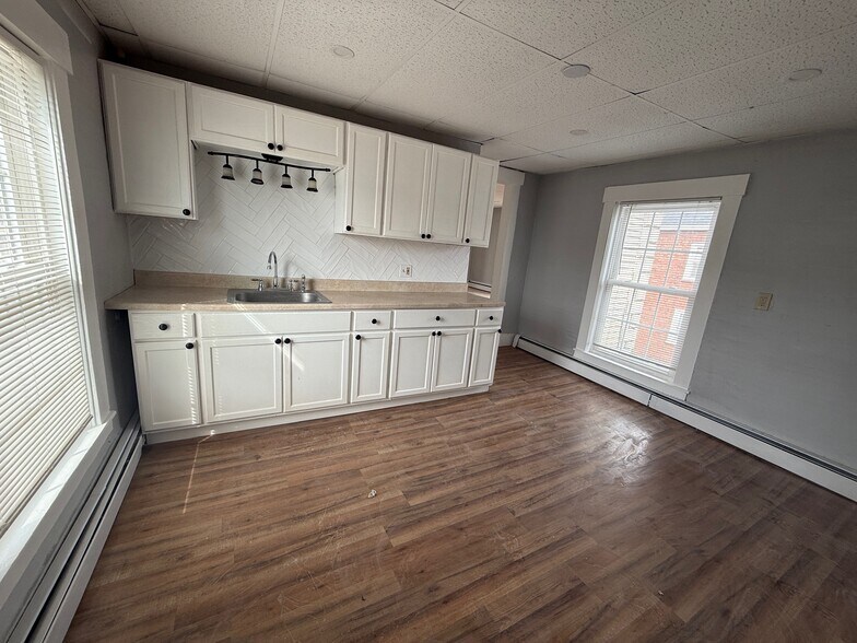 Building Photo - 181 Main St