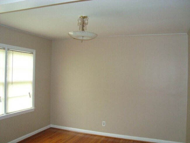 Building Photo - Rent Ready to move in!