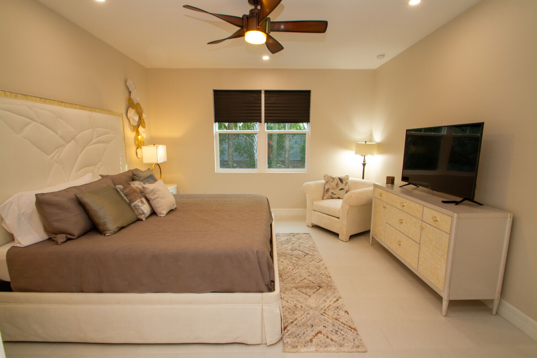 Master Bedroom Ensuite - 262 Indies Dr E