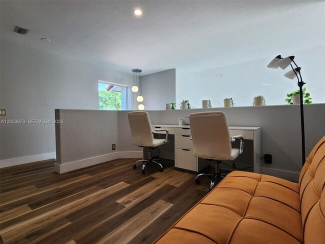 Building Photo - 594 Spinnaker