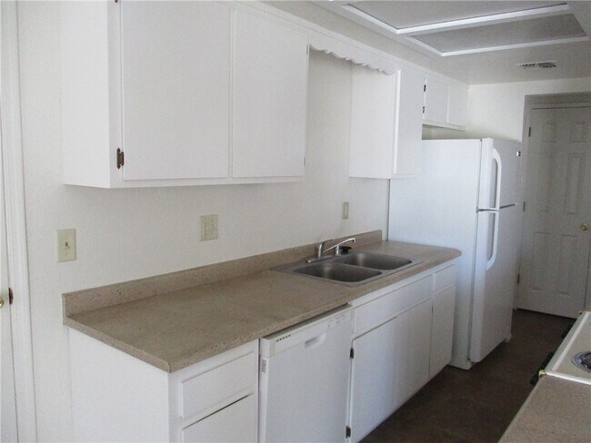 Building Photo - 5090 La Calzada Rd