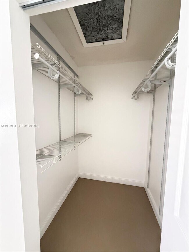 Building Photo - 3375 W 76th St