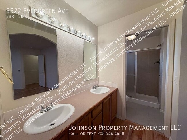 Building Photo - 3522 Evergreen Ave