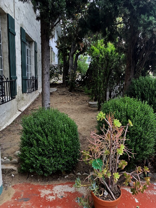 Building Photo - 2025 Cheremoya Ave