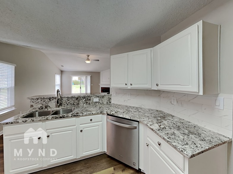 Building Photo - 7535 Henderson Park Rd