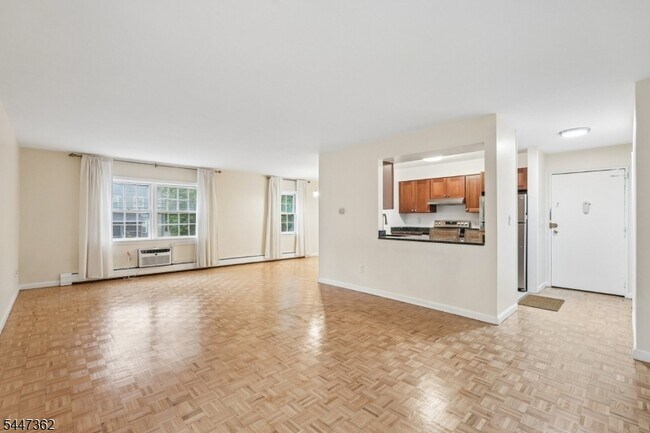 Building Photo - 135 S Maple Ave