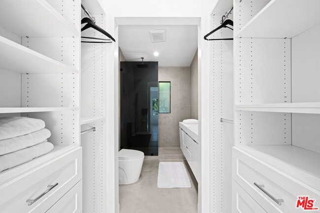 Building Photo - 201 S Bedford Dr