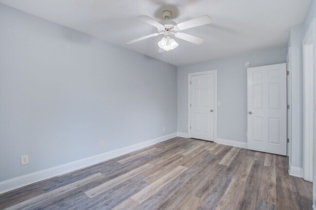 Building Photo - 4902 Lake Palmetto Ln