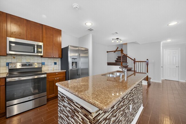 Building Photo - 6115 Shadow Isle Ln