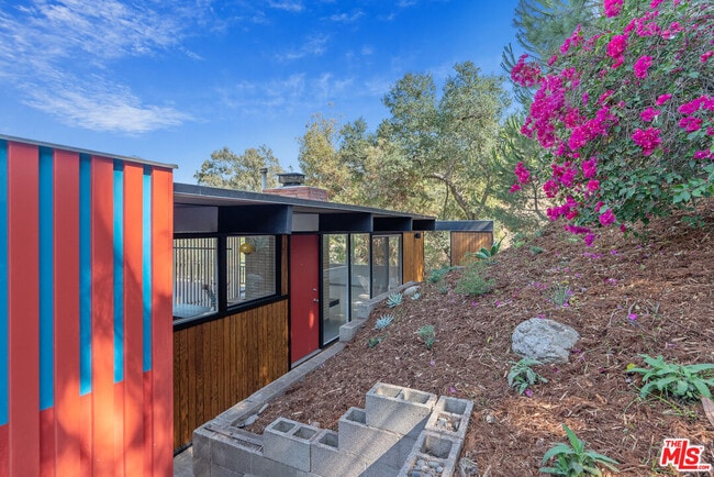 Building Photo - 1404 Oak Grove Dr
