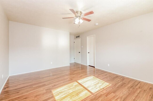 Building Photo - 1840 Paxton Dr