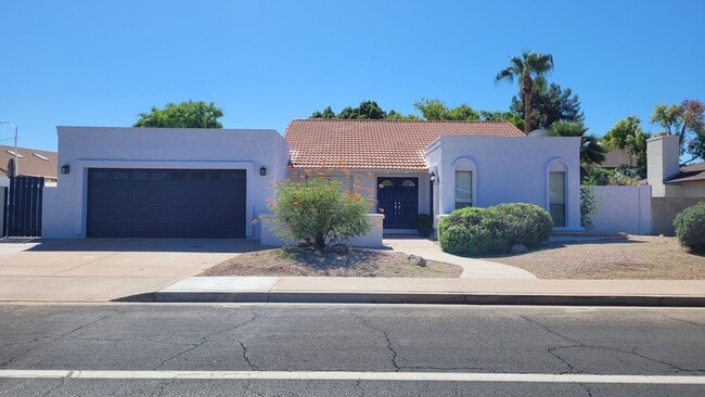 Primary Photo - Nice Three Bedroom Home in Mesa With a Pool