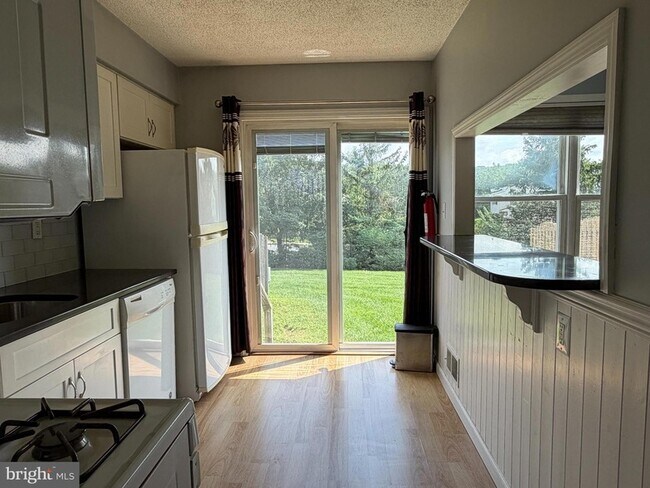 Building Photo - 99 Brookview Cir