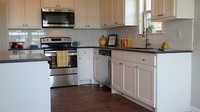 Building Photo - 4926 Villas Dr