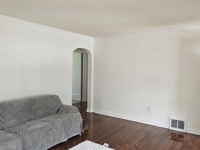 Building Photo - 25 N Marguerite Ave