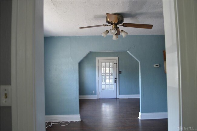 Building Photo - 2752 Springmont Ave