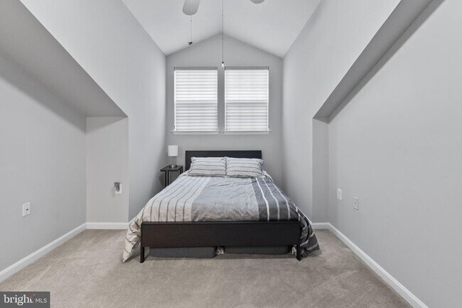 Building Photo - 171 Somervelle St