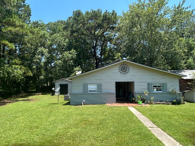 Building Photo - 8724 Ocean Springs Rd