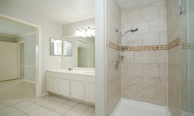 Building Photo - 4 Bedroom 2 Bathroom Cypress Home with Fireplace and Fenced Backyard