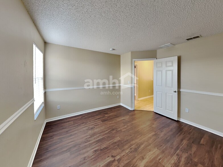 Building Photo - 8857 Palisades Beach Ave