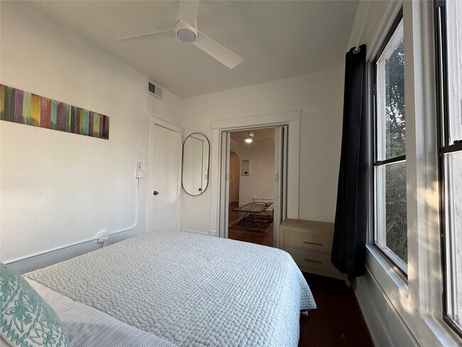 Building Photo - 402 Hyde Park Blvd