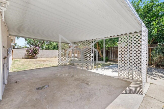 Building Photo - 905 Castro Ln