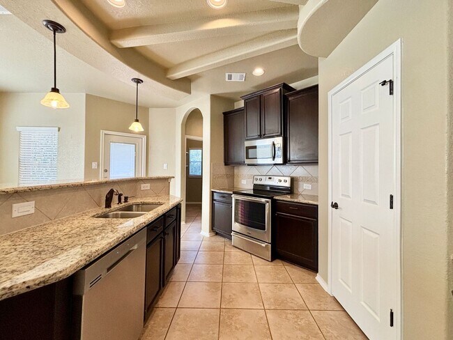 Building Photo - A beautifully maintained 3-bedroom, 2-bath oasis nestled right off 1604 and FM 1976 in Converse!