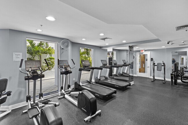 Building Photo - 255 Evernia St