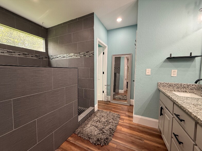 Building Photo - 415 Autumn Ridge Dr