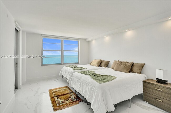 Building Photo - 5555 Collins Ave
