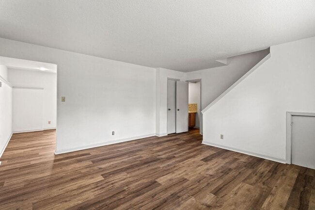Building Photo - 3BR/1.5BA Duplex in Southwest Columbia. 1....