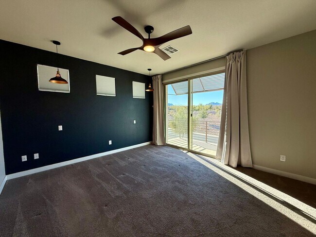 Building Photo - 3/BD 2.5/BA Contemporary Comfort in a Prime Location!