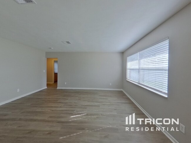 Building Photo - 92 Ventura Dr