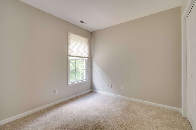 Building Photo - Charming 4-Bed Home with Fenced-in Backyard in Leesville District