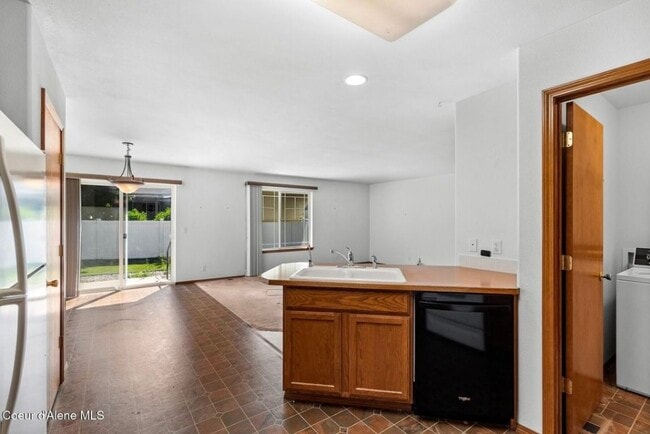 Building Photo - 8182 N Brookside Dr
