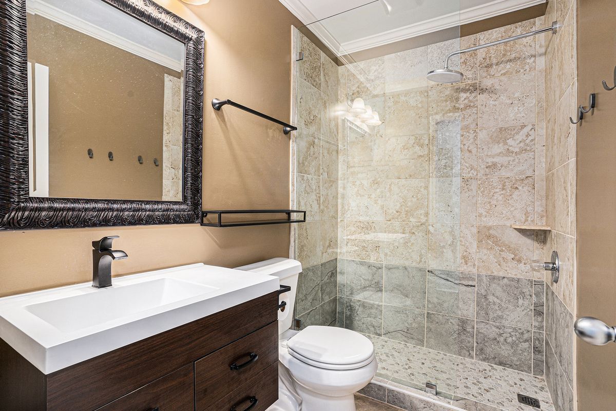 Building Photo - 3378 La Vista Dr