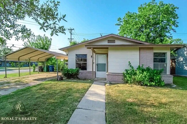 Building Photo - 707 Sprucewood Ln