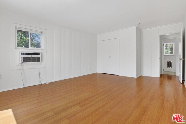 Building Photo - 14721 Sylvan St