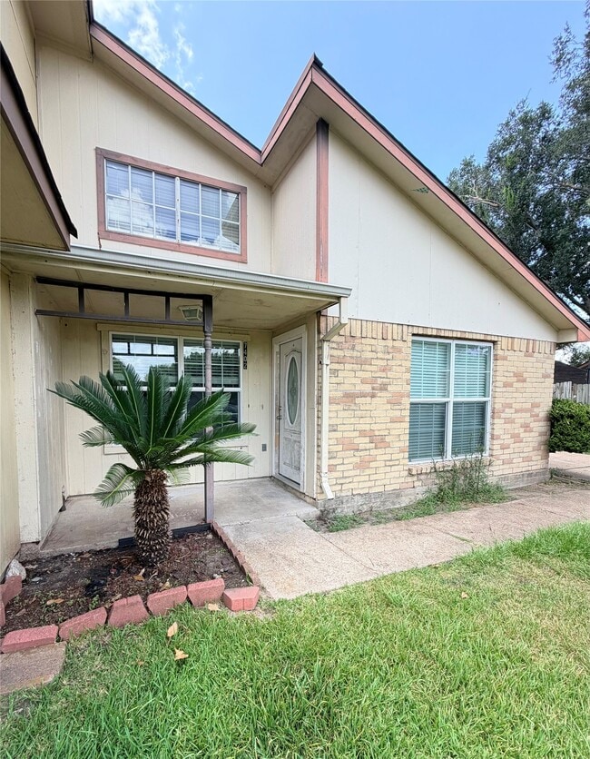 Building Photo - 7402 Alegria Dr
