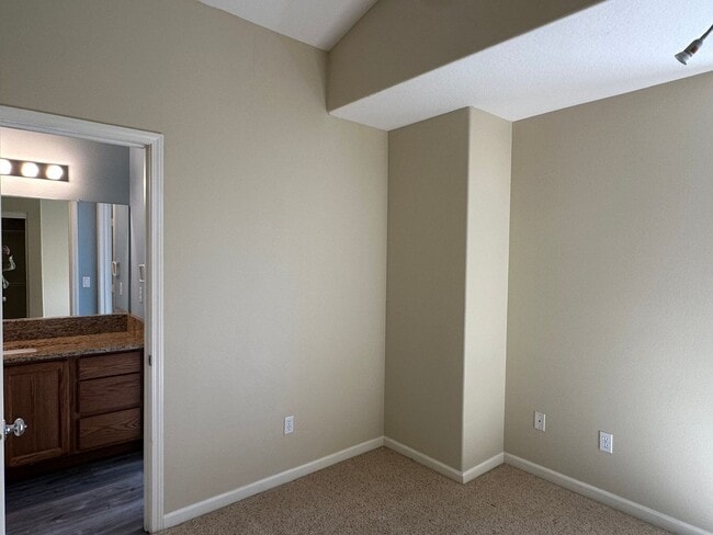Building Photo - Beautiful 3 Bed + Bonus Room, 2.5 Bath Home!