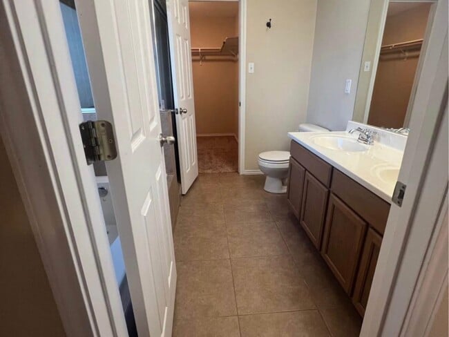 Building Photo - 332 Kahlo Loop