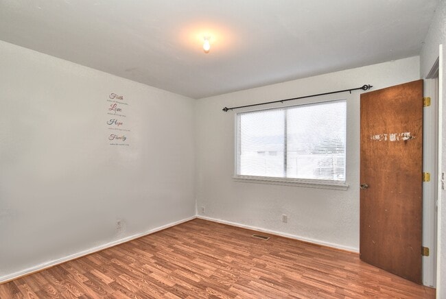 Building Photo - 2208 W Memphis St