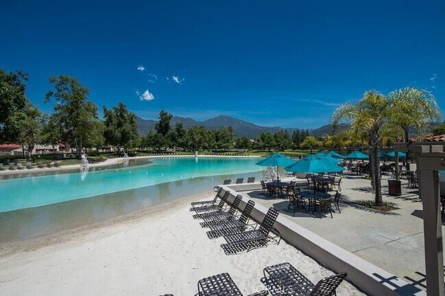 Building Photo - 205 Montana Del Lago Dr