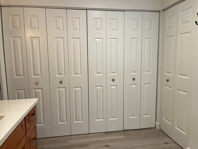 Building Photo - 5710 Coach House Cir