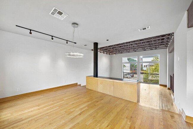 Building Photo - 1414 Rosewood St