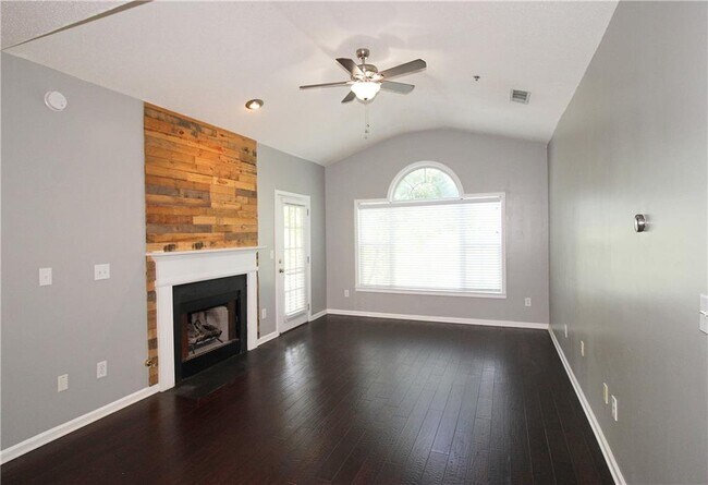 Building Photo - 210 Spring Heights Ln