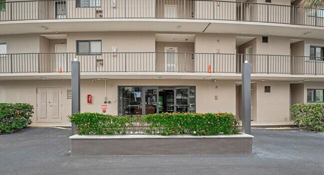 Building Photo - 3605 S Ocean Blvd