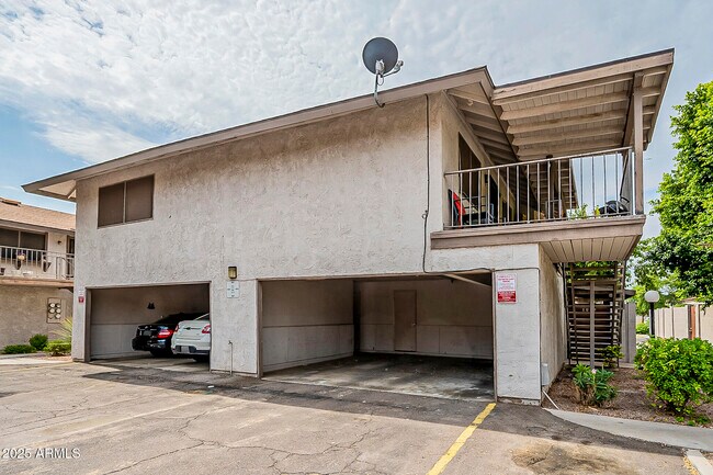 Building Photo - 1023 N 84th Pl